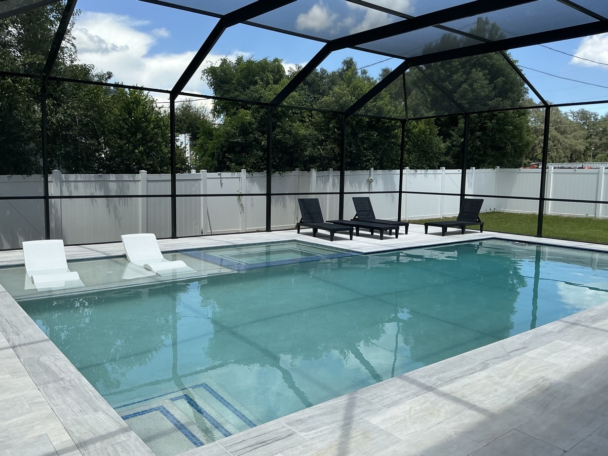 A Tampa lanai and pool in the daytime